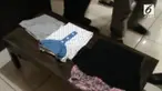 Seorang pria beristri dua tega memperkosa menantunya sendiri di dalam rumah.