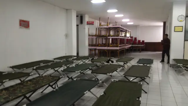 Tempat tidur tambahan untuk relawan Jokowi