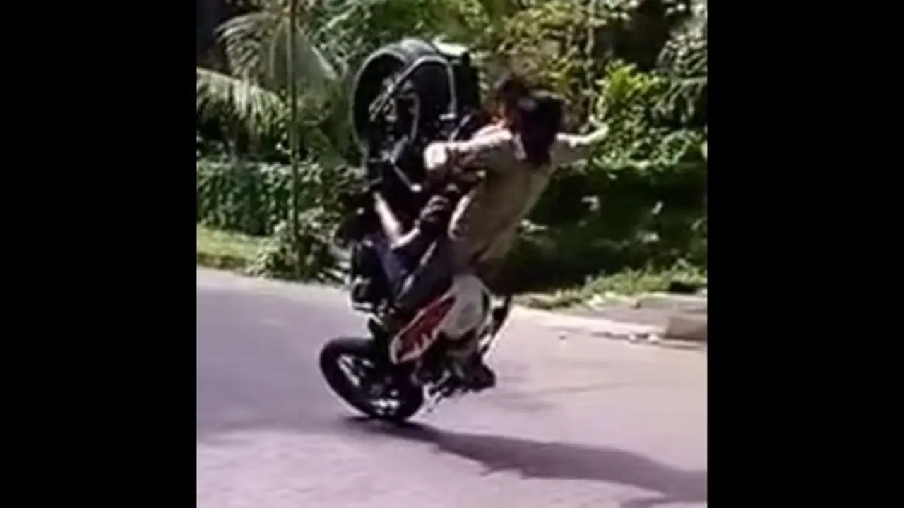 Gagal Stopie Berujung Tertimpa Moge