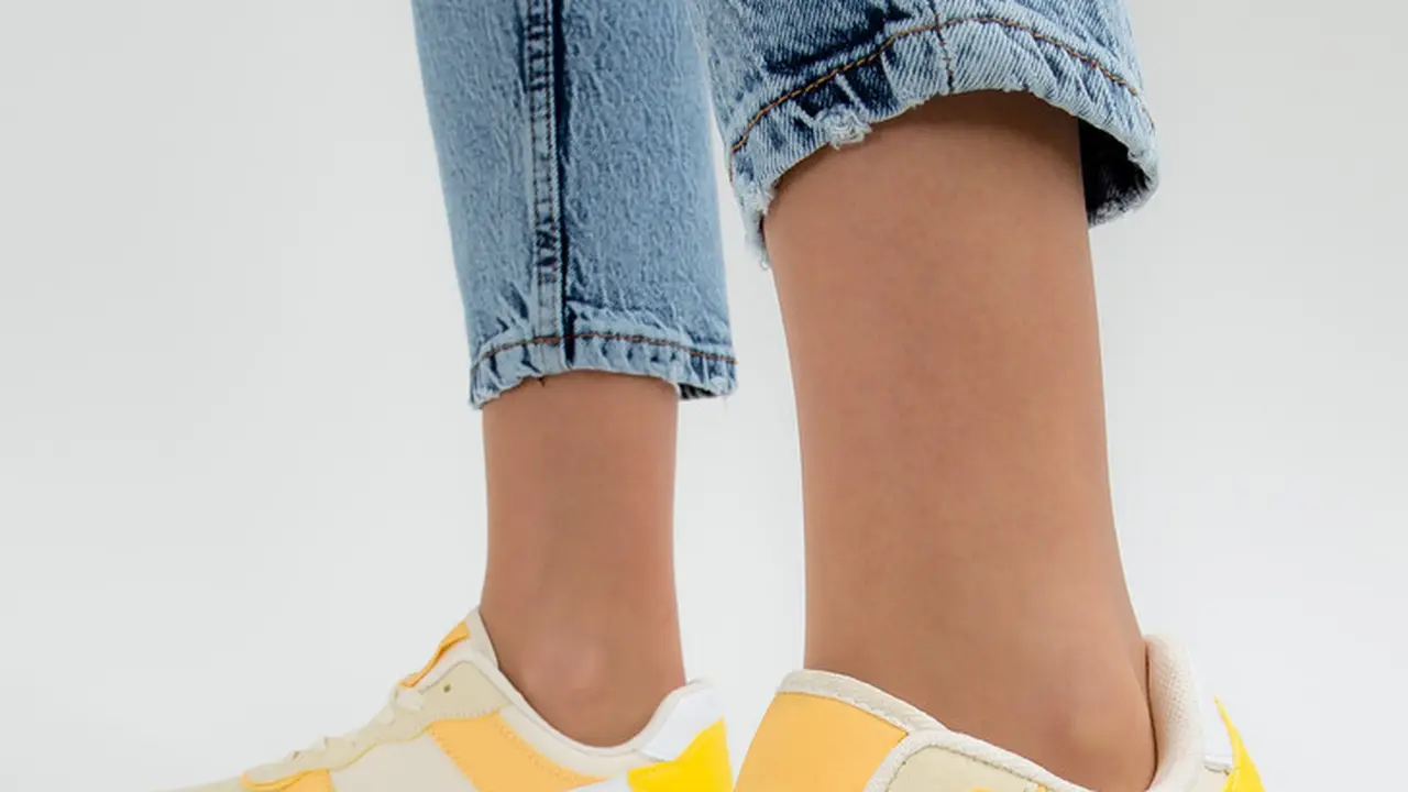Punya Sepatu Kebesaran? Simak 6 Tips Berikut supaya Sepatu Kebesaranmu Bisa Dipakai