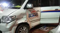 Kecelakaan lalu lintas antara mobil ambulans dan minibus dan sepeda terjadi di Simpang Empat Traffic Light MBAL, Jakarta Pusat.