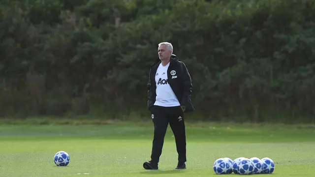 FOTO: Jose Mourinho Resmi Menjadi Manajer Tottenham Hotspur