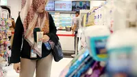 Suasana berbelanja di AEON Health & Beauty di Bintaro Jaya Xchange Mall 2, Tangerang Selatan, Jumat (12/7) siang. (Foto: Istimewa)