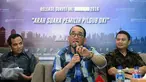 Tiga tim sukses Cagub DKI Jakarta 2017-2022, Arwani Thomafi, Ruhut Sitompul, dan Ali Mardani Sera (kiri ke kanan) saat menanggapi hasil survei di Jakarta, Kamis (6/10). Survei membahas Arah Suara Pemilih Pilgub DKI. (Liputan6.com/Helmi Fithriansyah)
