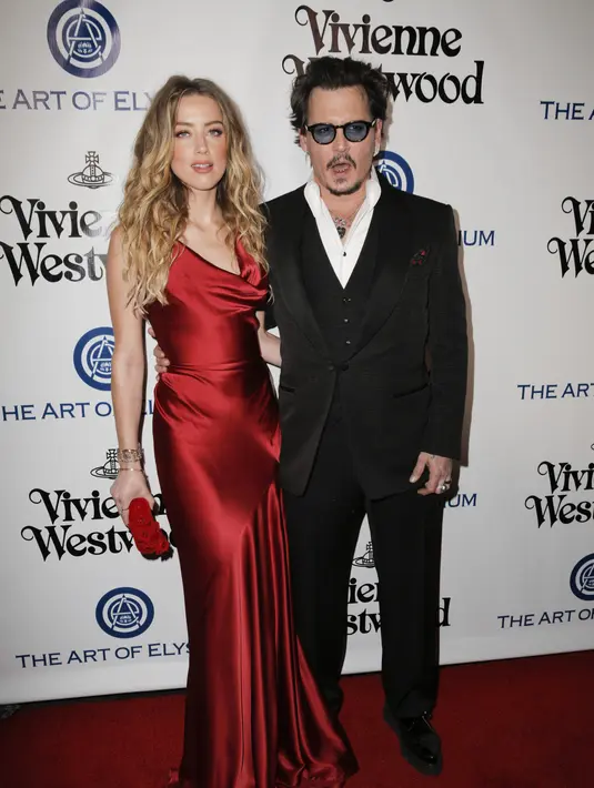 Johnny Depp juga mengaku bahwa dirinya sering kali mengalami pemerasan uang oleh Amber Heard. Kabarnya, Amber Heard meminta dana sebesar 92,1 Milyar. (AFP/Bintang.com)