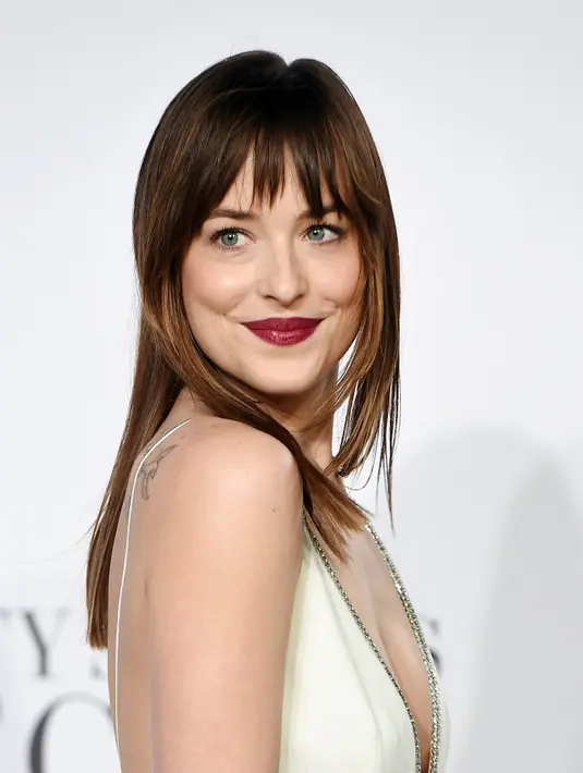 Radar Online adalah yang pertama kali memberitakan bahwa Jake Gyllenhaal saat ini sedang berkencan dengan Dakota Johnson. (Bintang/EPA)