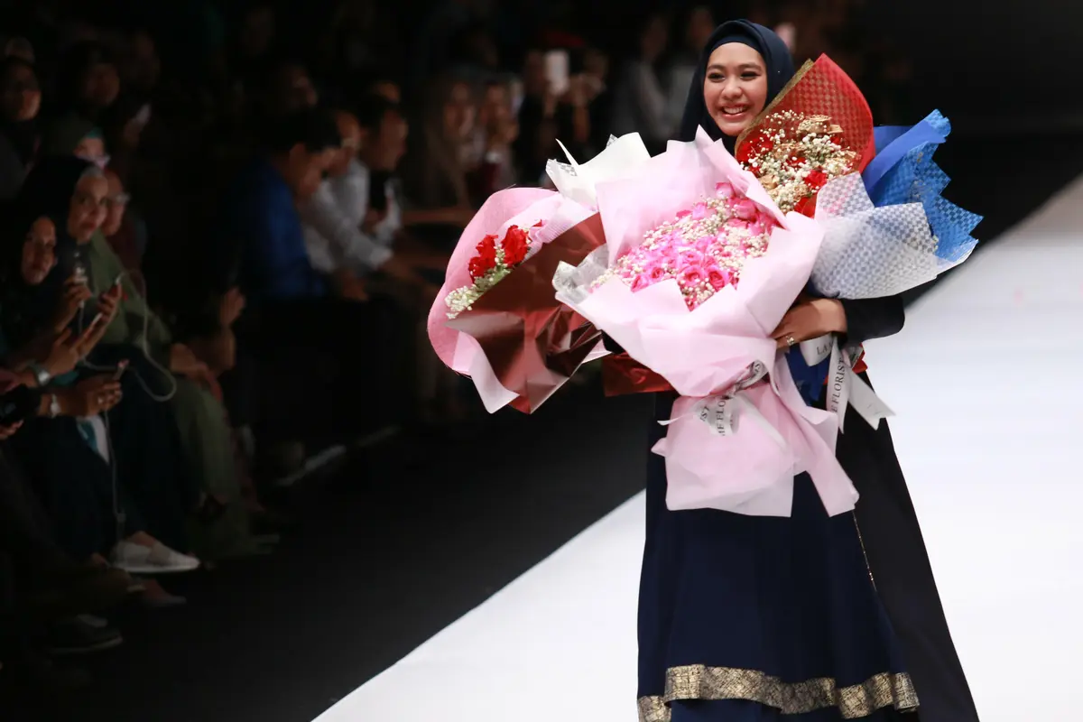 [Bintang] Jakarta Fashion Week -Oki Setiana Dewi
