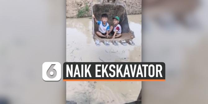 VIDEO: Dua Anak Berangkat ke Sekolah Naik Ekskavator