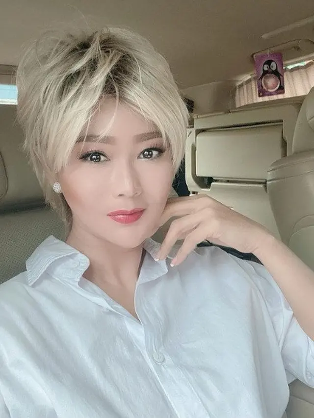 Gaya 6 Selebriti saat Pakai Rambut Palsu, Tampil Beda