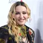 Madonna terbiasa melakukan sesuatunya sendiri. Hal itu yang sering membuat para kru bingung. Ia pun terkenal sebagai selebriti yang tak pernah mau di atur. (ANGELA WEISS / AFP)