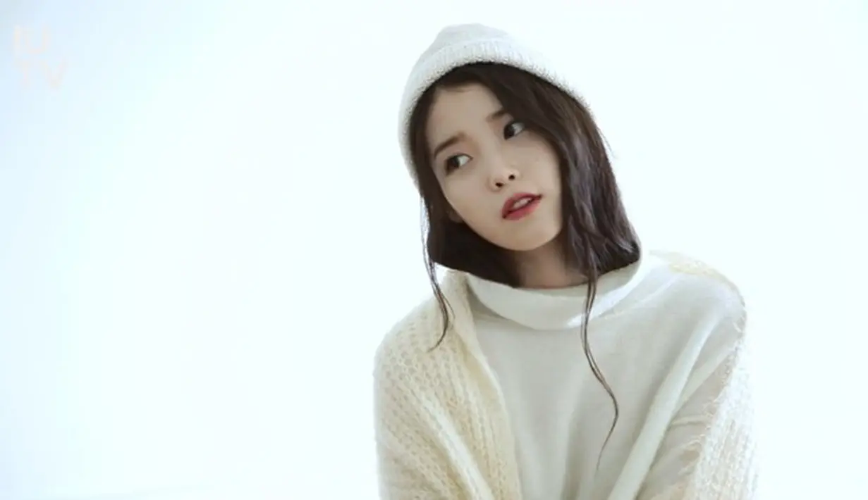 Namun, IU memiliki tubuh yang sangat kurus dibandingkan sebelumnya. Penampilannya pun cenderung lebih berbeda. Hal tersebut sedang menjadi buah bibir netizen. (Allkpop/Bintang.com)