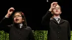 Dua orang anak sedang membacakan nomor lotre yang akan menjadi pemenang dalam acara Lotre tahunan bernama "El Gordo"  di Spanyol, Selasa (22/12). Lotre ini pertama dilakukan pada tahun 1812 dan menjadi kegiatan rutin jelang Natal. (REUTERS/Andrea Comas)