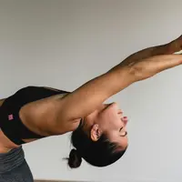 Gerakan ini membantu Anda mempertahankan posisi tegak, menopang tulang belakang dan tulang panggul (Foto: Dane Wetton/Unsplash)