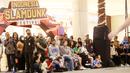 Pengunjung asyik menikmati pertunjukan dari Freestyler basket asal Hungaria pada acara Indonesia Slamdunk Festival di Grand Atrium Kota Kasablanka, Jumat (30/6/2023). (Bola.com/M Iqbal Ichsan)