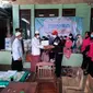 Kemensos memberikan santunan terhadap para ahli waris dan korban luka dari bencana longsor di Kabupaten Pamekasan, Sabtu (27/2/2021). (Foto:Human Kemensos)