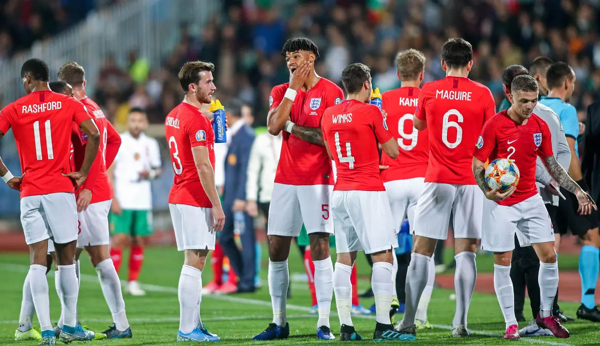 Para pemain Inggris saat melawan Bulgaria pada laga Kualifikasi Piala Dunia 2020 di Stadion Vasil Levski, Sofia, Senin (14/10). Bulgaria kalah 0-6 dari Inggris. (AFP/Nikolay Dychinov)