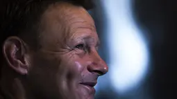 Teddy Sheringham menjawab pertanyaan saat interview di Hotel Ayana MidPlaza, Jakarta, Jumat (4/5/2018). Mantan pemain Timnas Inggris ini pada kariernya pernah membela Tottenham dan Manchester United. (Bola.com/Vitalis Yogi Trisna)