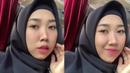 Wanita 29 tahun itu beberapa kali tampil mengenakan hijab. Saat mengenakan penutup kepala, penampilan Kiky Saputri tampak berbeda dari biasanya. Ia tampak lebih kalem dan anggun. (Liputan6.com/IG/@kikysaputrii)