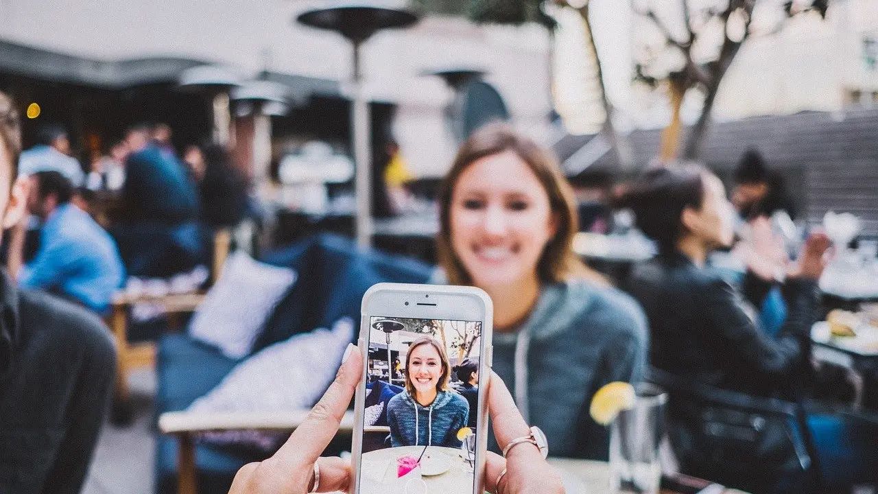 Ilustrasi fokus, foto menggunakan smartphone HP