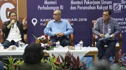 Suasana diskusi yang dihadiri Dirjen Perkeretaapian Zulkifli (kiri), Direktur Operasi II PT Waskita Karya Wirya Adyana (tengah) dan Dirjen Bina Konstruksi Nyoman Syarif Burhanudin (kanan) di Jakarta, Kamis (22/2). ( Liputan6.com/Angga Yuniar)