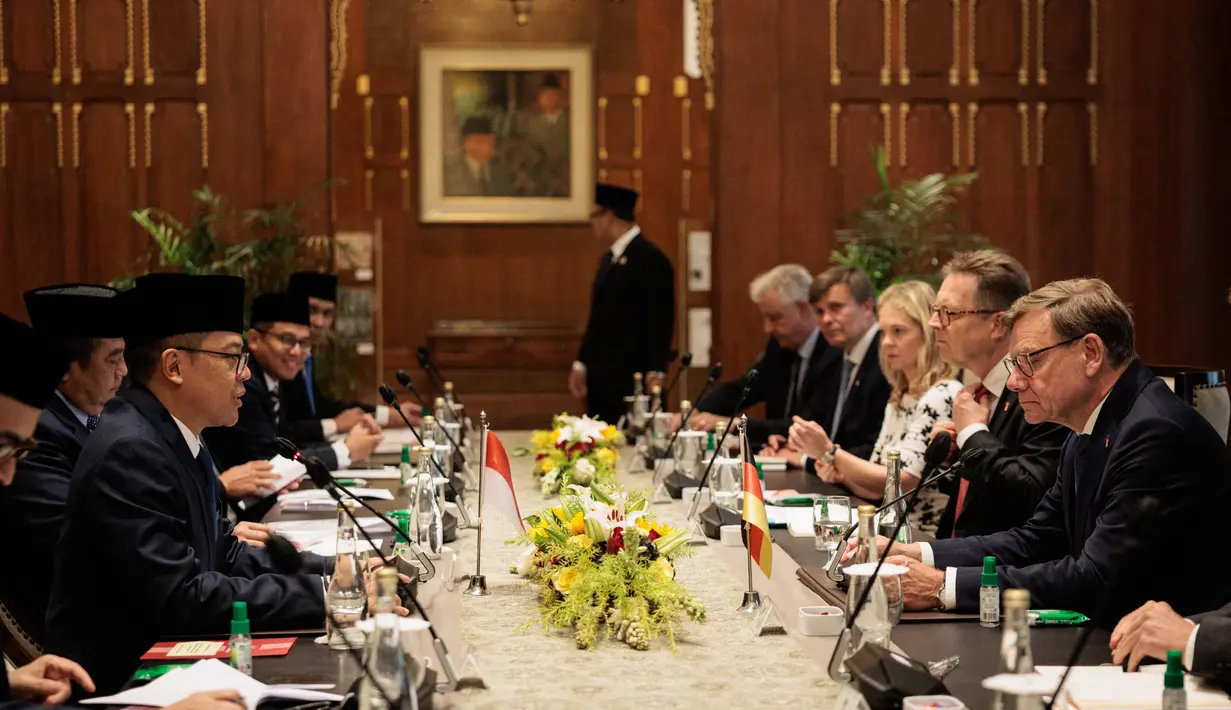 Kunjungan Menteri Luar Negeri Wadephul ke Jepang dan Indonesia menegaskan komitmen Jerman dalam memperkuat hubungan strategis dengan Asia, baik dari sisi keamanan, ekonomi, maupun inovasi teknologi. (Yasuyoshi CHIBA/AFP)