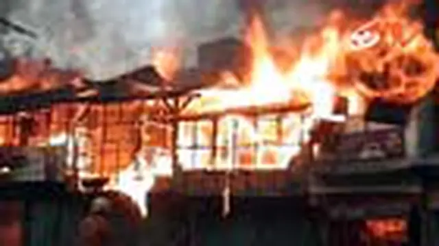 Belasan Kios Jasa Reklame Terbakar
