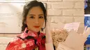 Bunga Zainal sendiri sebelumnya memang sangat jarang terlihat tampil dengan poni. Namun, beberapa kali gaya rambutnya juga memperlihatkan poni sampingnya. (Liputan6.com/IG/@bungazainal05)