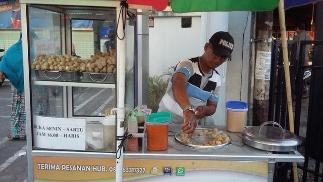 5 Polisi Ini Punya Pekerjaan Sampingan