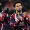 Gelandang Paris Saint-Germain asal Prancis bernomor punggung 33, Warren Zaire-Emery, bertepuk tangan saat pemanasan sebelum pertandingan Liga Champions UEFA, fase La Liga - Matchday 5, antara FC Bayern Munich Paris Saint-Germain (PSG) di Munich, Jerman selatan, pada 26 November 2024. (FRANCK FIFE/AFP)