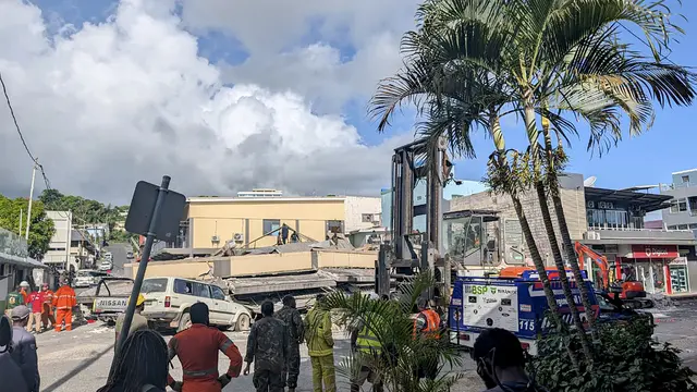 Gempa bumi dahsyat melanda pulau Pasifik Vanuatu pada 17 Desember, menghancurkan bangunan-bangunan di ibu kota Port Vila termasuk satu gedung yang menampung kedutaan besar AS dan kedutaan besar lainnya, dengan seorang saksi mata memberi tahu AFP tentang m