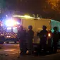 Suasana di lokasi penyanderaan di Kota Paris, Prancis, Jumat (13/11/2015) malam. (Reuters)