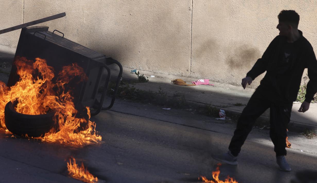 Militer Israel mengatakan bahwa pasukan menangkap dua orang yang diduga membantu seorang pria bersenjata yang menembak dua tentara di kota Hawara Tepi Barat yang diduduki bulan lalu. (AFP/Jaafar ashtiyeh)