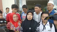 Hasil visum menunjukkan kibasan mukena sang guru agama ke siswanya tidak menimbulkan luka fisik apapun. (Liputan6.com/Fauzan)