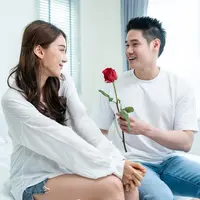 ilustrasi pasangan cinta/Hananeko_Studio/Shutterstock