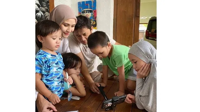 7 Momen Zaskia Adya Mecca dengan Ke-4 Buah Hatinya, Dikabarkan Hamil Anak Kelima