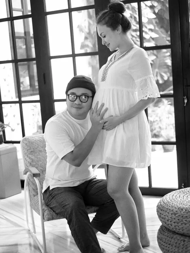 Hamil 7 Bulan, Ini 7 Potret Terbaru Rianti Cartwright Pamer Baby Bump