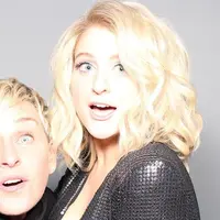 Ellen DeGeneres adakan pesta ulang tahun ke-60 yang dihadiri sejumlah selebriti Hollywood. Meghan Trainor pun hadir bersama dengan tunangannya, Daryl Sabara. (instagram/meghan_trainor)