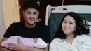 Beberapa foto diunggah di akun Instagram keduanya dan menjadi bukti kemesraan Ryanda dan Puadin Redi ini terus bertambah dengan hadirnya anak pertama mereka. (Instagram/ryana_dea)