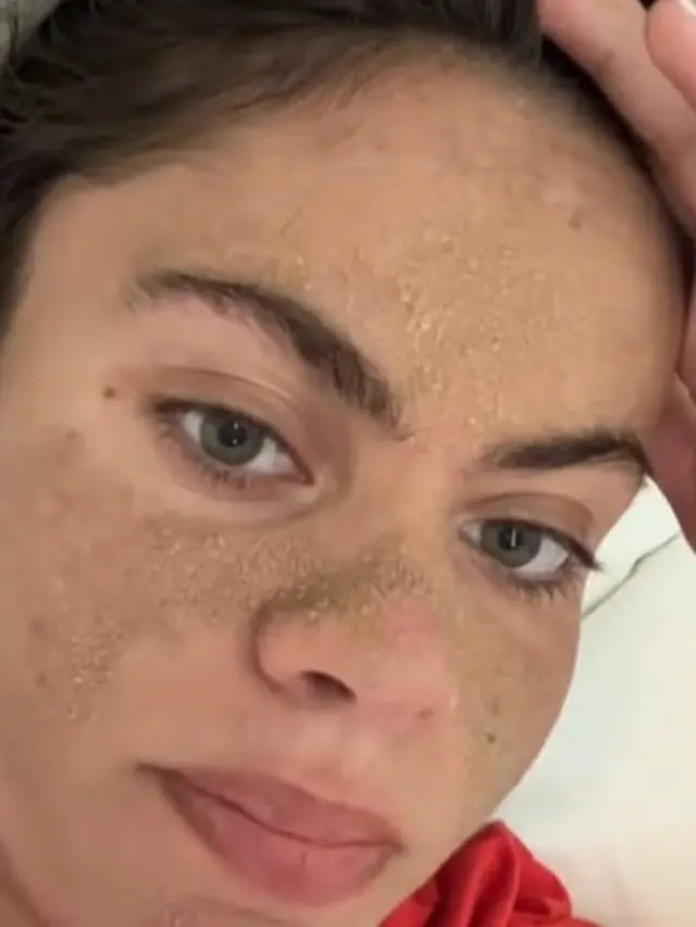 Wanita Perlihatkan Wajah Tidak Tak Cuci Muka. [@tiazakher]