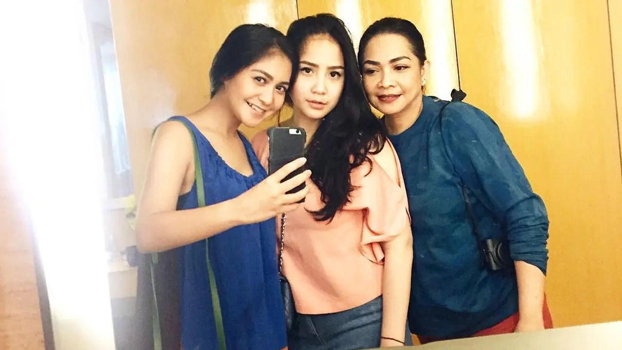[Bintang] 8 Seleb Indonesia yang punya saudara cakep part 2