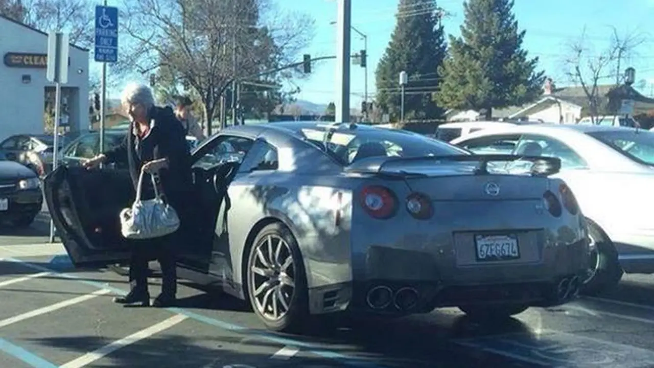 Nissan GT-R 