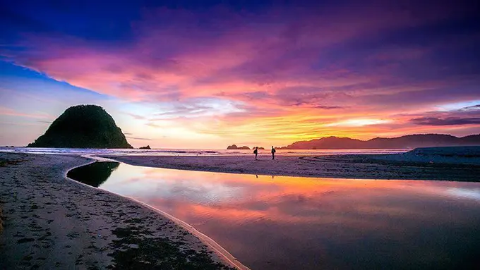 7 Pantai Terbaik untuk Menikmati Pesona 'Sunset' di Indonesia