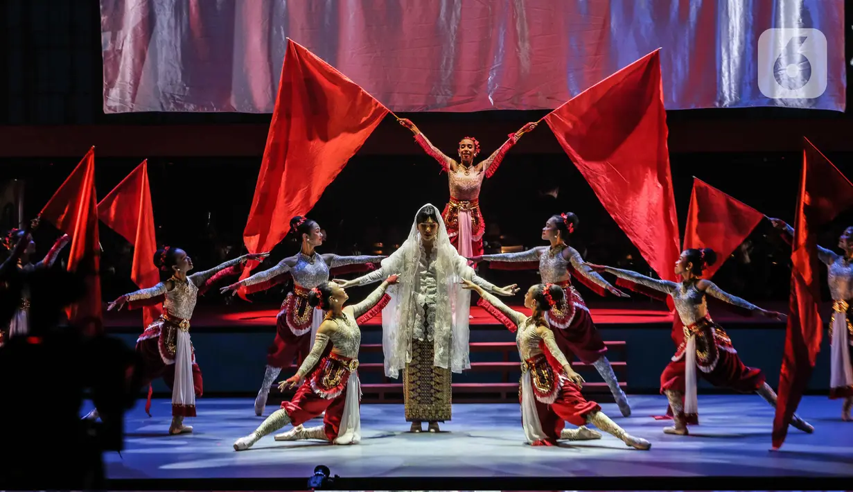 Pertunjukan ini juga melibatkan penyanyi papan atas Indonesia, seperti Isyana Sarasvati, Cantika Abigail, Swain Mahisa, Alsant Nababan, Taufan Purbo, Mirabeth Sonia, Christine Tambunan, Nino Prabowo, Yuyun Arfah, dan Gabriel Harvianto. (Liputan6.com/Faizal Fanani)