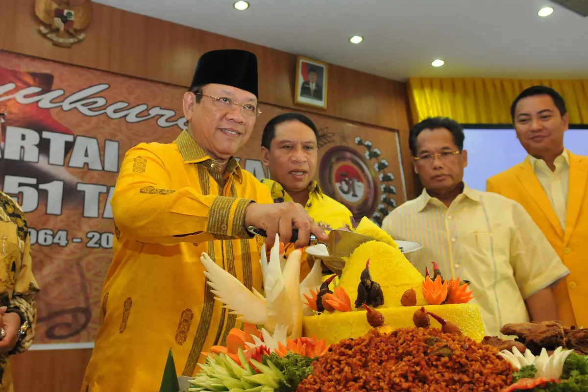 20151020-HUT ke-51 Golkar, Agung Laksono Gelar Tumpengan-Jakarta