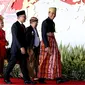 Presiden Joko Widodo (Jokowi) bersama Wakil Presiden Jusuf Kalla didampingi Ketua MPR RI Zulkifli Hasan setibanya di Gedung DPR, Jakarta, Rabu (16/8). Rencananya, Jokowi akan menyampaikan pidato dalam sidang tahunan MPR. (Liputan6.com/Angga Yuniar)