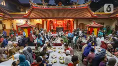 Ratusan penyandang disabilitas Kota Bogor mengikuti acara santunan dan buka puasa bersama di Vihara Dhanagun, Kota Bogor, Jawa Barat, Minggu (31/3/2024). (merdeka.com/Arie Basuki)
