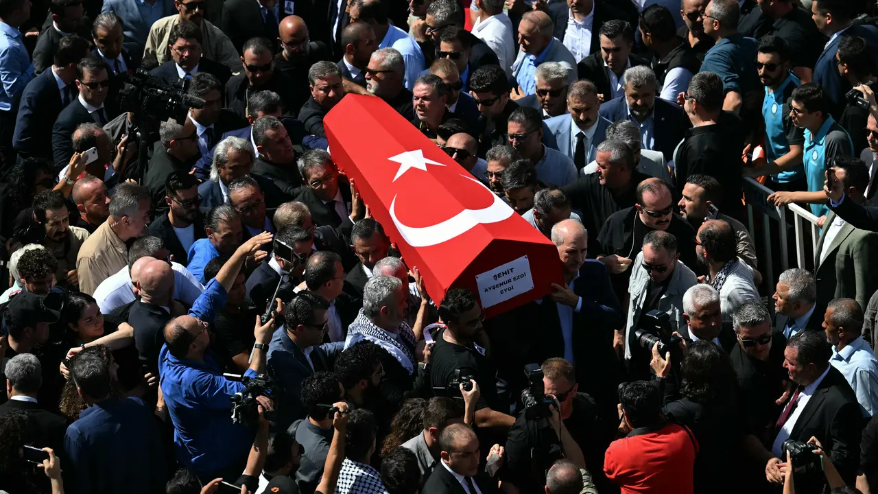 Aktivis Amerika yang Ditembak Mati Tentara Israel di Tepi Barat Palestina Dimakamkan di Turkiye, Keluarga Tuntut Keadilan