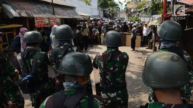 TNI Turun Tangan Redam Massa di Petamburan