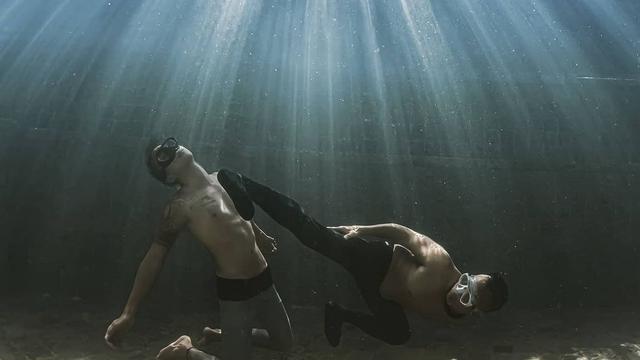 Potret Dikta Freediving di Pulau Menjangan, Menikmati Pemandangan di Bawah Laut. (Sumber: Instagram/dikta)