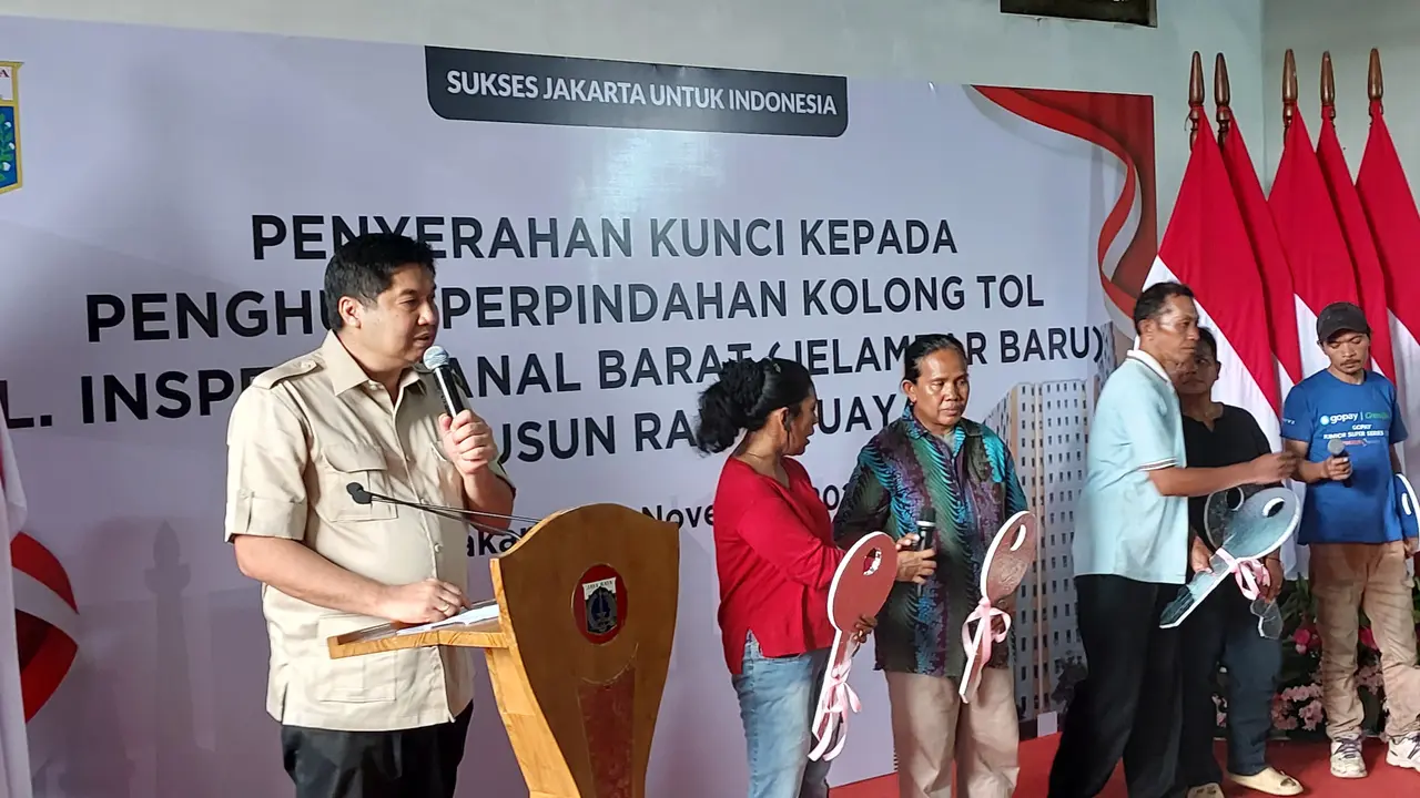 Menteri Perumahan dan Kawasan Permukiman Maruarar Sirait  Rumah Susun Lokbin Rawa Buaya, Jakarta Barat, Sabtu (30/11/2024). (Arief/Liputan6.com)